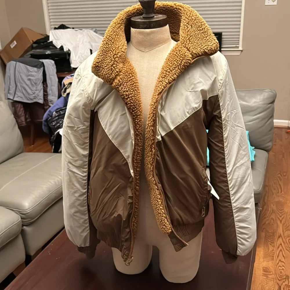 NWOT Zyia tan and white reversible fleece size XL - Picture 5 of 6